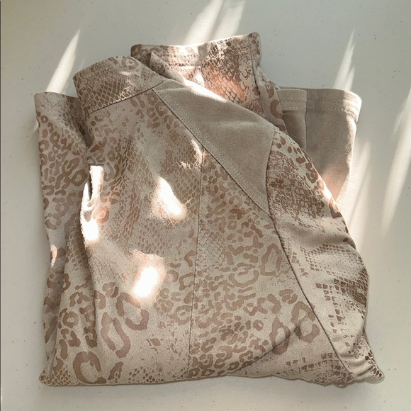 Chico's Beige Leopard Print Blazer Size 2 - Picture 15 of 15